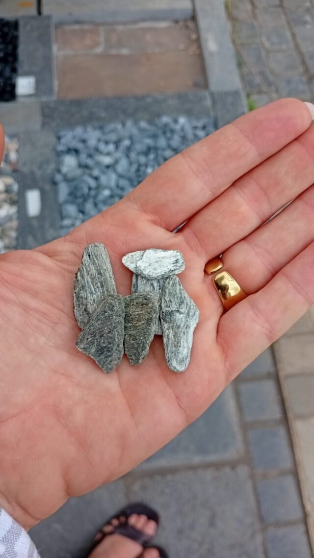 Silver Shine Slate Stone Chips