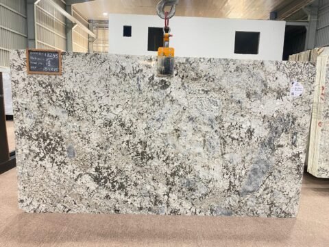 Alaska White gangsaw slabs granite slabs manufacturers, exporters and suppliers